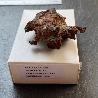 EINHEIMISCHES SELTENES KUPFEREXEMPLAR AUS DER AHMEEK-MINE, MICHIGAN. 84g MF1205
