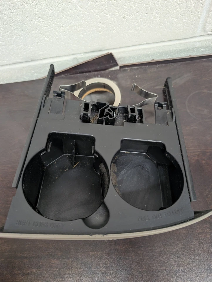 Portavasos para tablero Ford F150 Expedition Lincoln Navigator 1999-2003 tostado  Foto 2 de 4