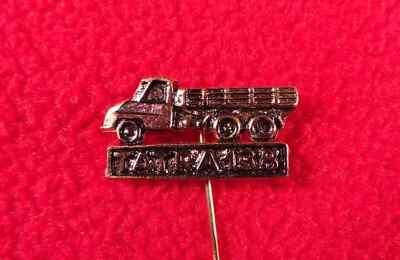 Antique Pin badge old car auto TATRA 138