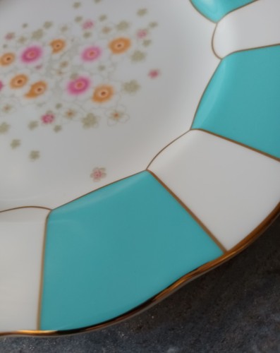 Royal Albert 100 Years /1930's Mint Deco 20cm Plate - Picture 6 of 9