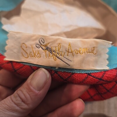 VINTAGE Saks Fifth Avenue Hat Cap Adult Medium Fitted Red  display picture 3
