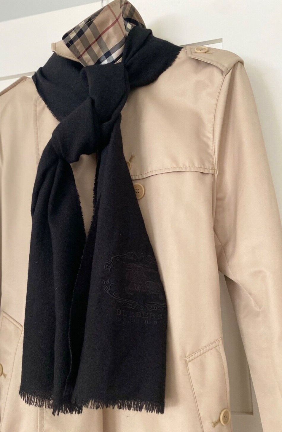 AUTH Burberry Black Rectangular Scarf with Equest… - image 2