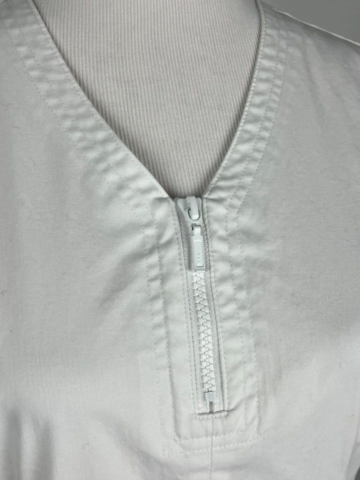 Blusa Médica KOI Elástica S/S 'Mackenzie' Algodón Elástico Cuello en V - S, Blanca Foto 2 de 4