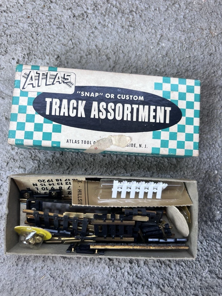 HO Tyco Huge Lot of Steel Track Straight Curve Switch Transformer Starter Set - Image 2 of 4