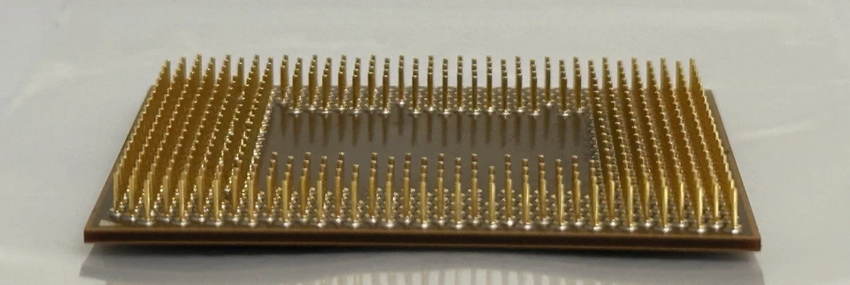 AMD Athlon MP 2200+ - AMSN2200DKT3C  SOCKET 462 A  - Image 2 of 3