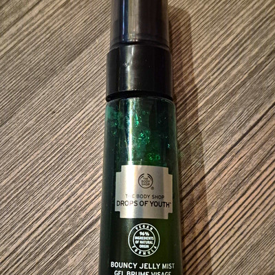 The Body Shop Drops of Youth Bouncy Jelly Mist Gelee 57 ml vegan hydr.