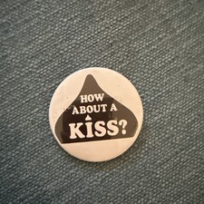 RARE VINTAGE 1980 HOW ABOUT A KISS HERSHEYS C...