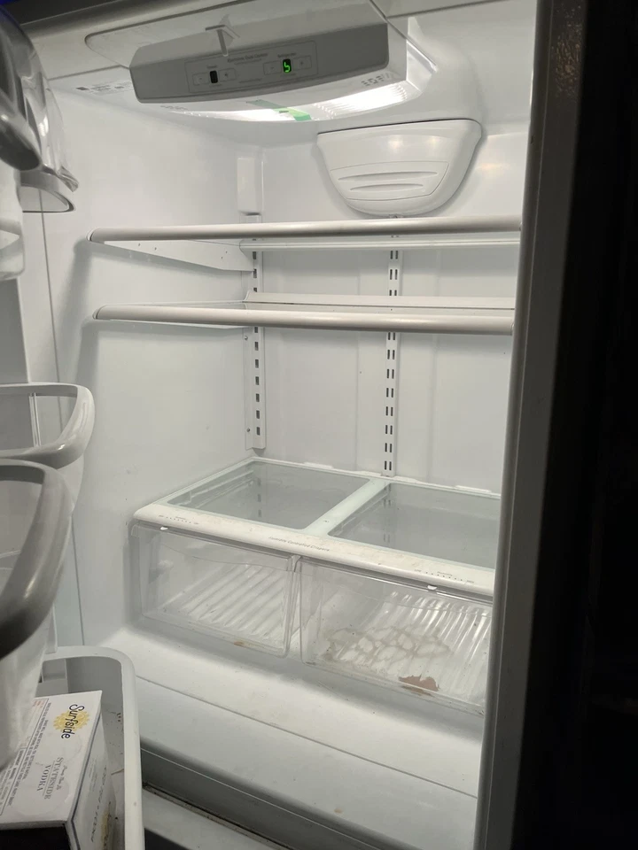 White 21 cu.ft Kenmore top-mount Refrigerator (used) - Image 3 of 4