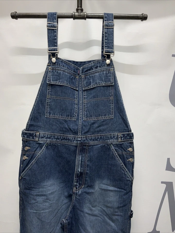 Macacão jeans masculino Tommy Hilfiger carpinteiro tamanho grande. 000081 - Imagem 2 de 4