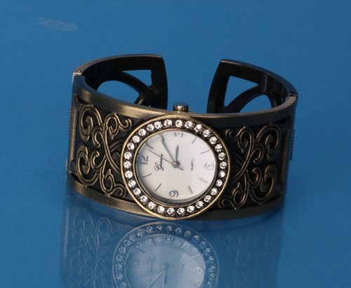 Women's Western Style Brass Finish Fashion Bangle Cuff Watch Heart Love Band - Picture 3 of 9