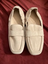 Women NWOT "Antonio Melani" ligh tan,suede loafer. Size 7M