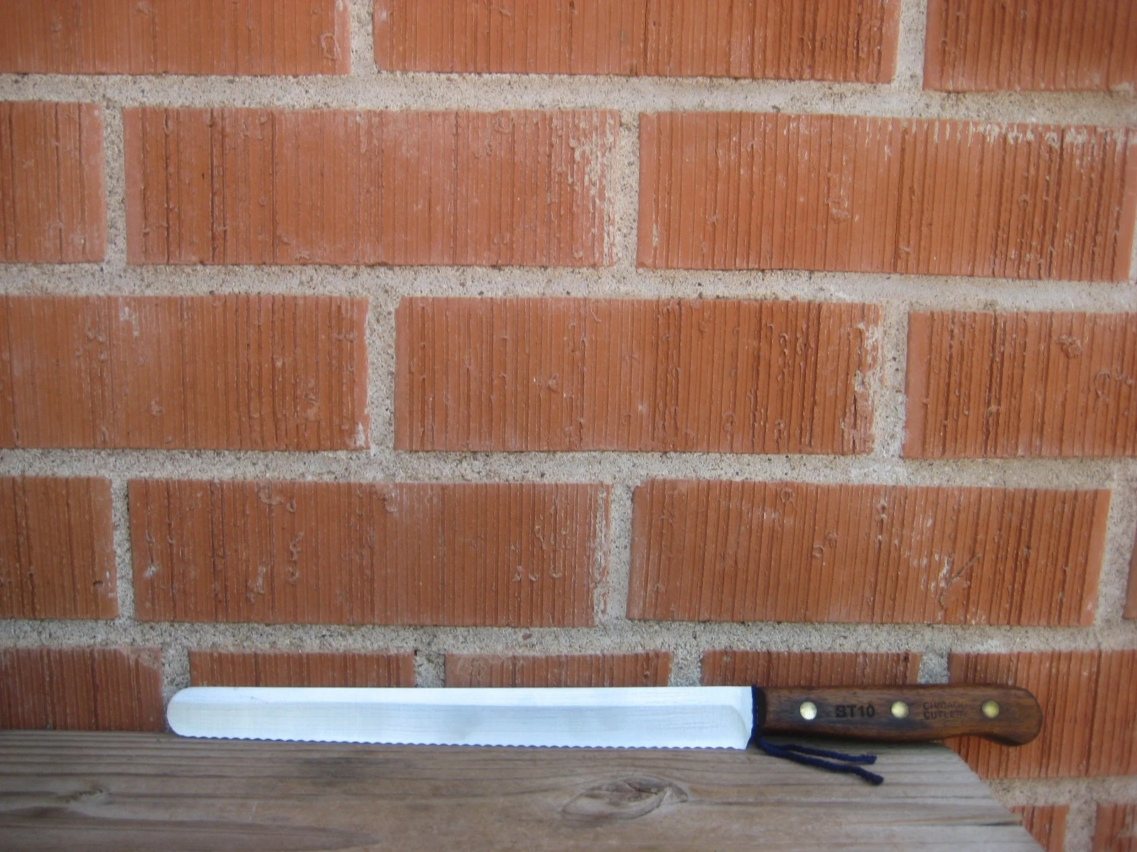 1980s Vintage 10" Blade CHICAGO CUTLERY BT10 ** Serrated Bread Slicing Knife USA
