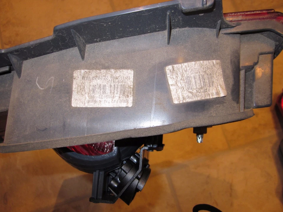 Luz de freno trasera derecha interior OEM 63217199638 BMW F07 550i 535ix GT 10-13 Foto 4 de 4