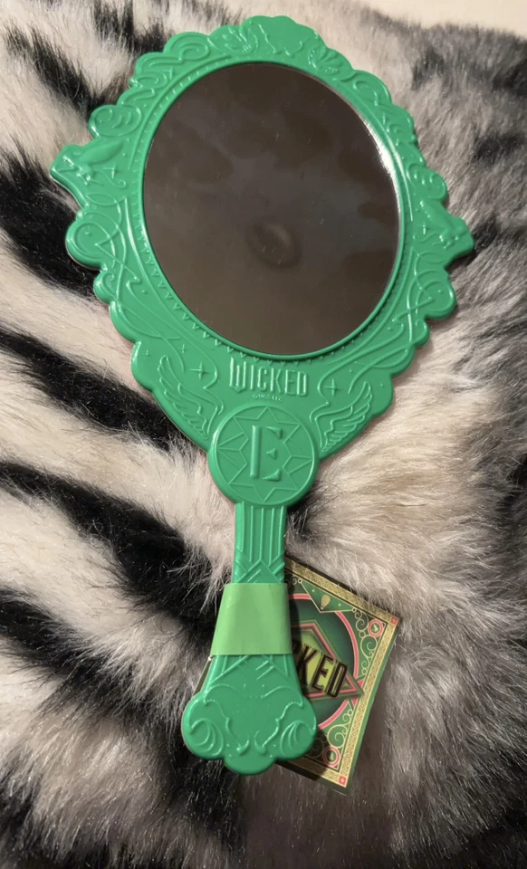 Nuevo Espejo de Dos Caras Target Bullseye Wicked Película Verde y Rosa - En Mano Foto 2 de 2