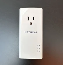 NETGEAR Powerline with Extra Outlet PLP 1200 Repeater Amplifier Extender
