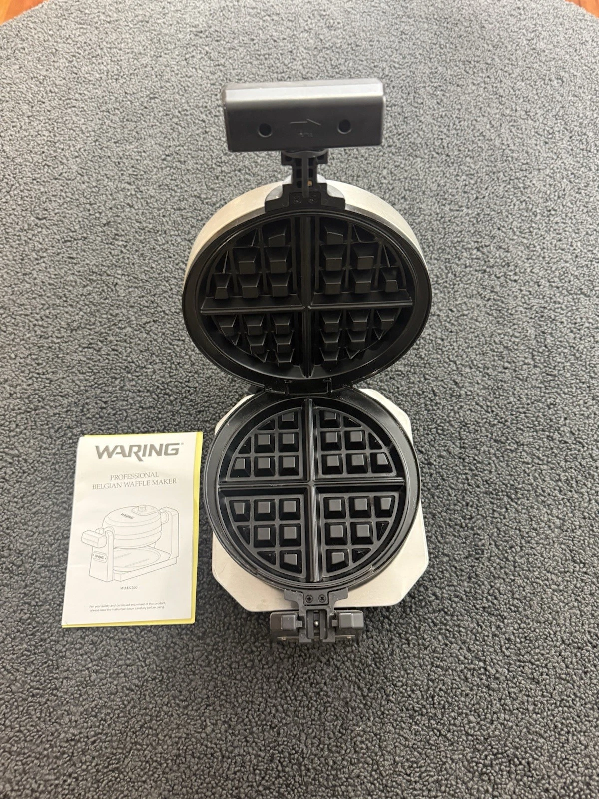 Waring Professional Belgian Waffle Maker, WMK200 . Immaculate Cond! Very Clean!