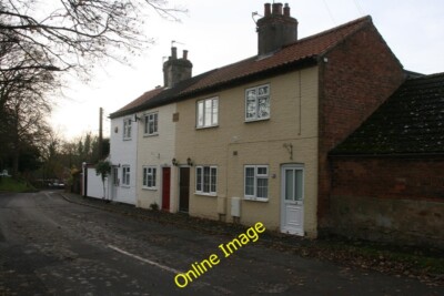 Photo 6x4 Reliance Cottages Walkeringham A small terrace on Gringley Road c2014
