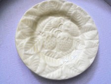 DECORATIVE 8'' PLATE-BORDALLO PINHEIRO, PORTUGAL-STRAWBERRY DESIGN-WT. 1 LB.