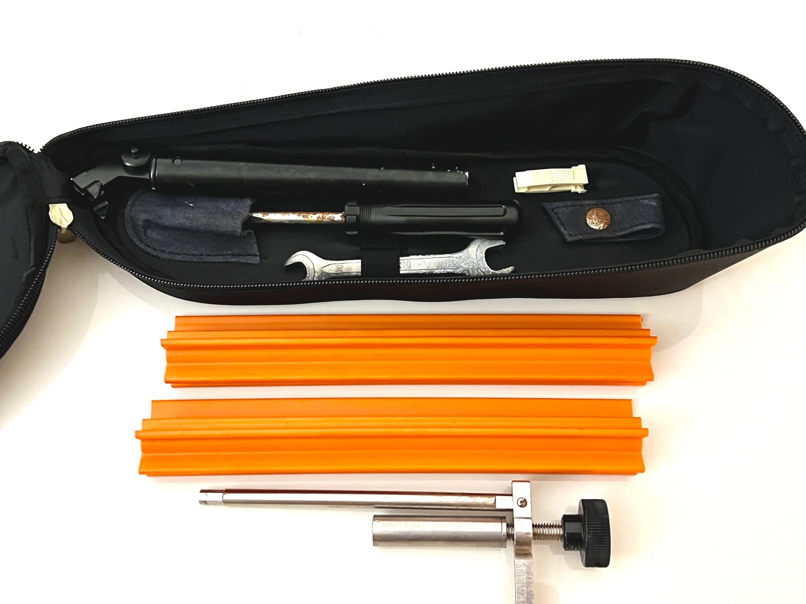 Lamborghini Gallardo Spyder Tool Kit OEM 0R1400039