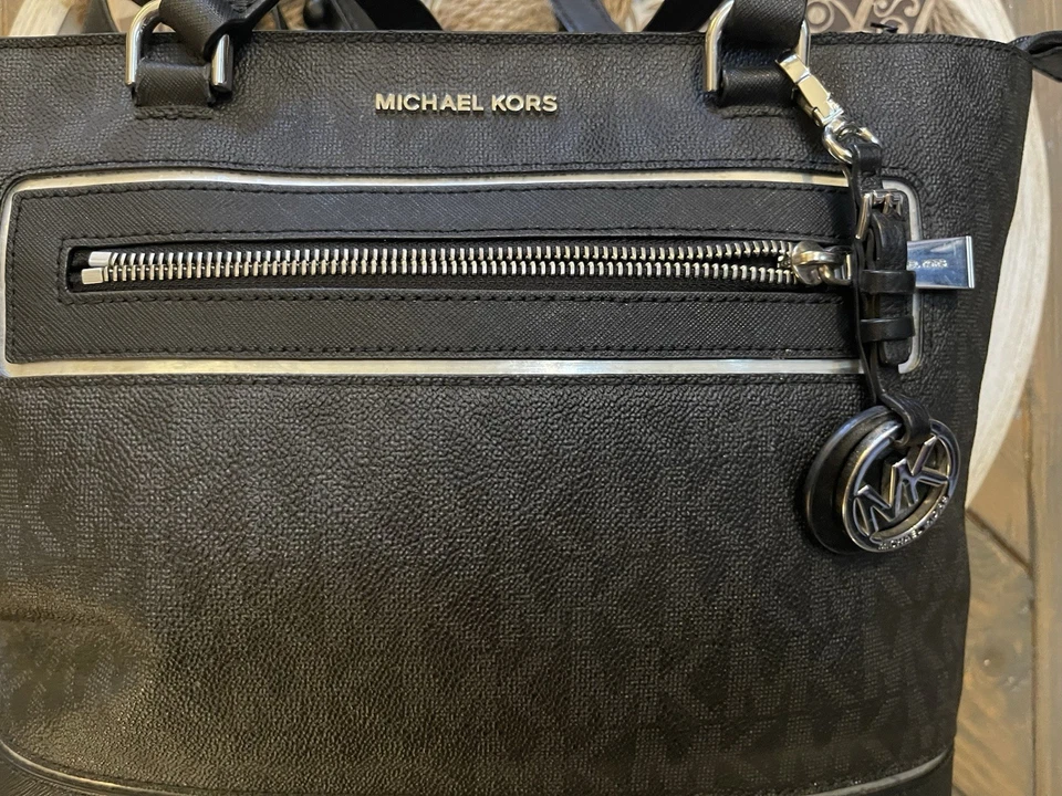 BOLSO DE HOMBRO MICHAEL KORS JET SET CREMALLERA MK NEGRO PLATA Foto 2 de 4