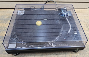 Technics SL-1200 MK2 Direct Drive Turntable W/ Hard Top