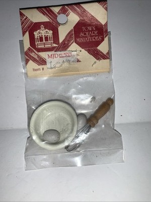 Dolls House Whisk Bowl & 2 Eggs Miniature Kitchen Baking Accessory