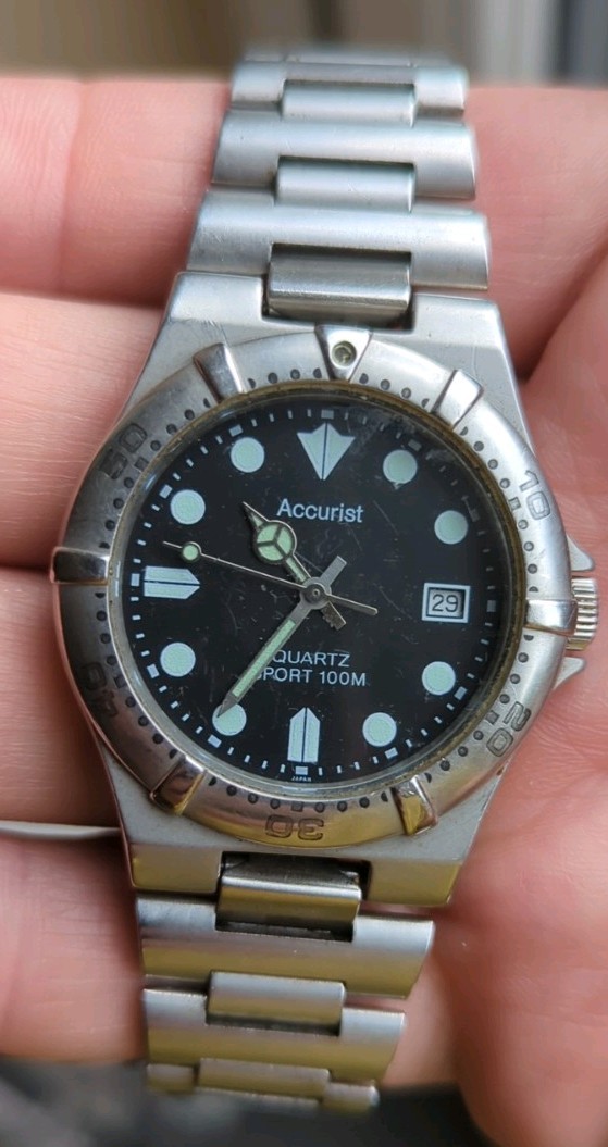 Vintage Accurist Mens Divers Style Quartz Watch 199000 UK