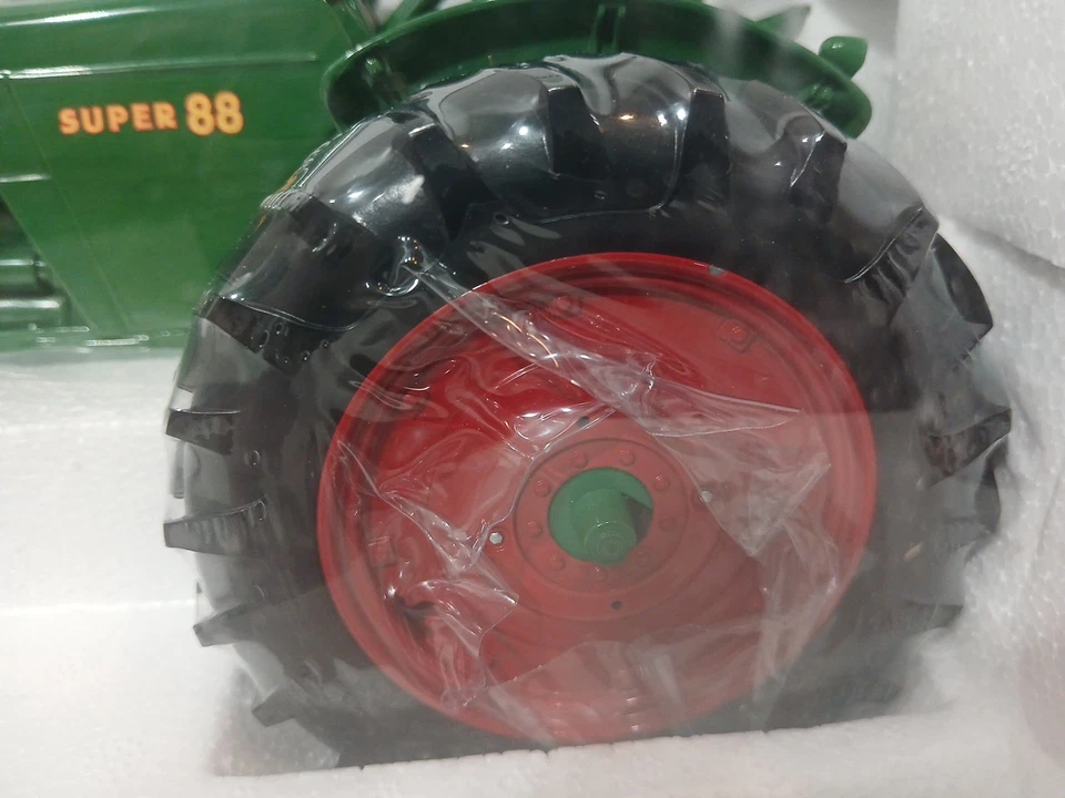 SpecCast Oliver Super 88 Highly Detailed Gas Tractor With Red Rims Narrow Front - Image 3 of 4