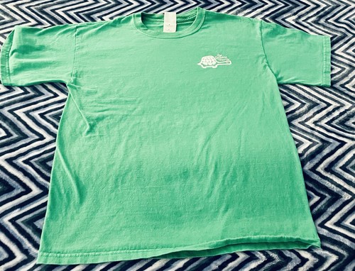 GILDAN Activewear GREEN T-Shirt YOUTH UNISEX Size Medium The Green Turtle - Picture 2 of 6