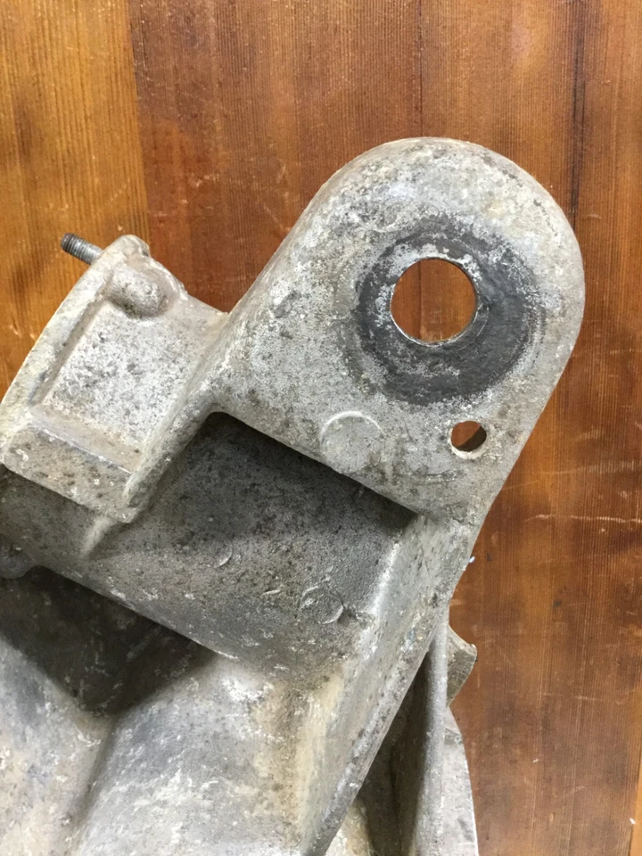 Brazo de suspensión trasero izquierdo original Triumph TR6 • 308225 V3110. KT1131 Foto 2 de 4