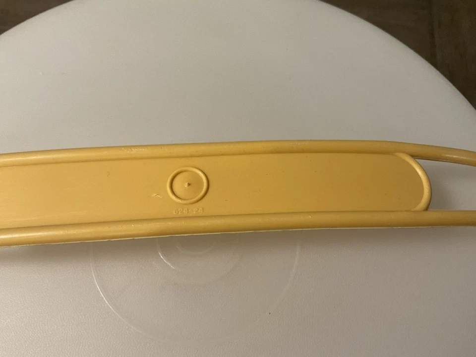 Tupperware VTG 70's Portador de pastel/tarta redondo de 10" Harvest Gold con asa y tapa a presión Foto 4 de 4
