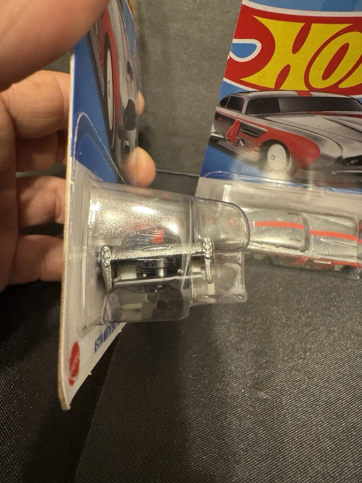 Hot Wheels ERROR Aston Martin DB4GT Edición Alta Velocidad Foto 3 de 4