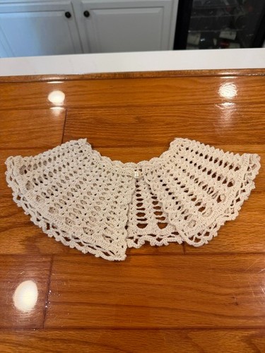 Embroidered Collar with pearl 
