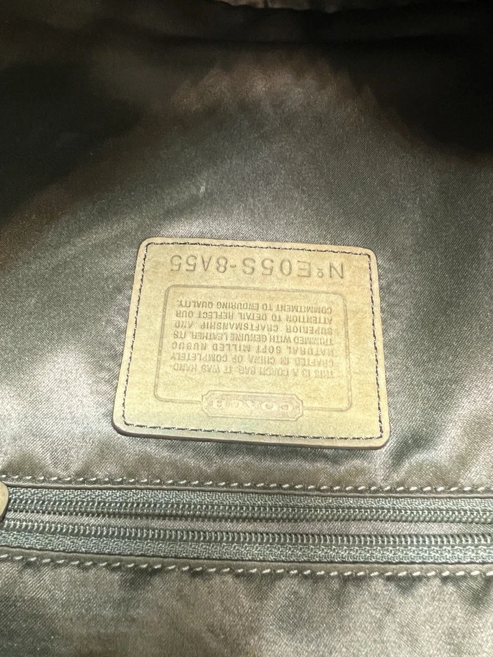 蔻驰复古限量版麂皮绒钱包/袋 | 绿色带金色。 美丽状况 — 第 4/4 张图片