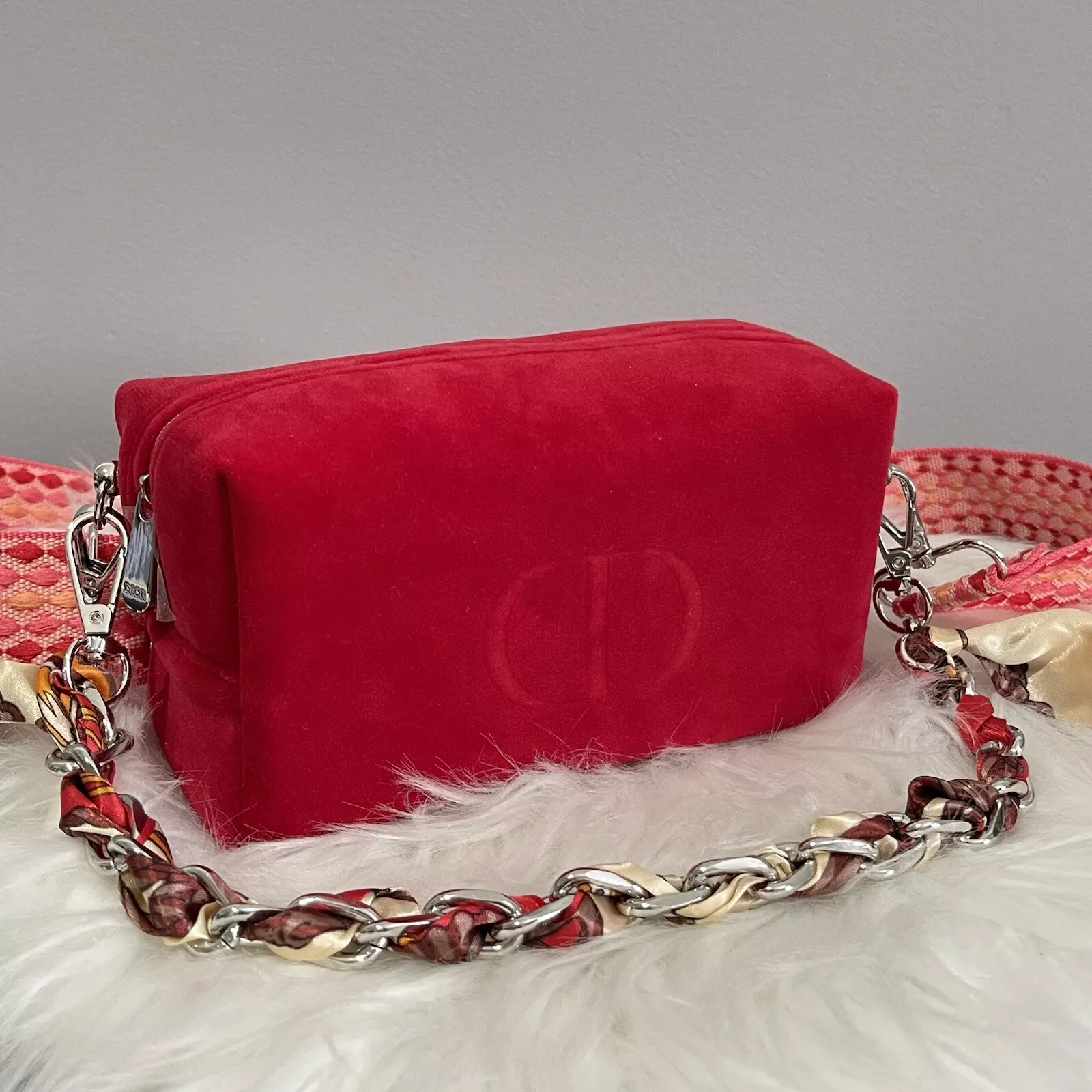 Pochette cosmétique souple DIOR velours rouge, poignée écharpe et sangle bandoulière, logo CD NEUF