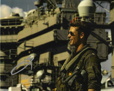 * GLEN POWELL * signed 8x10 photo * TOP GUN: MAVERICK * COA *