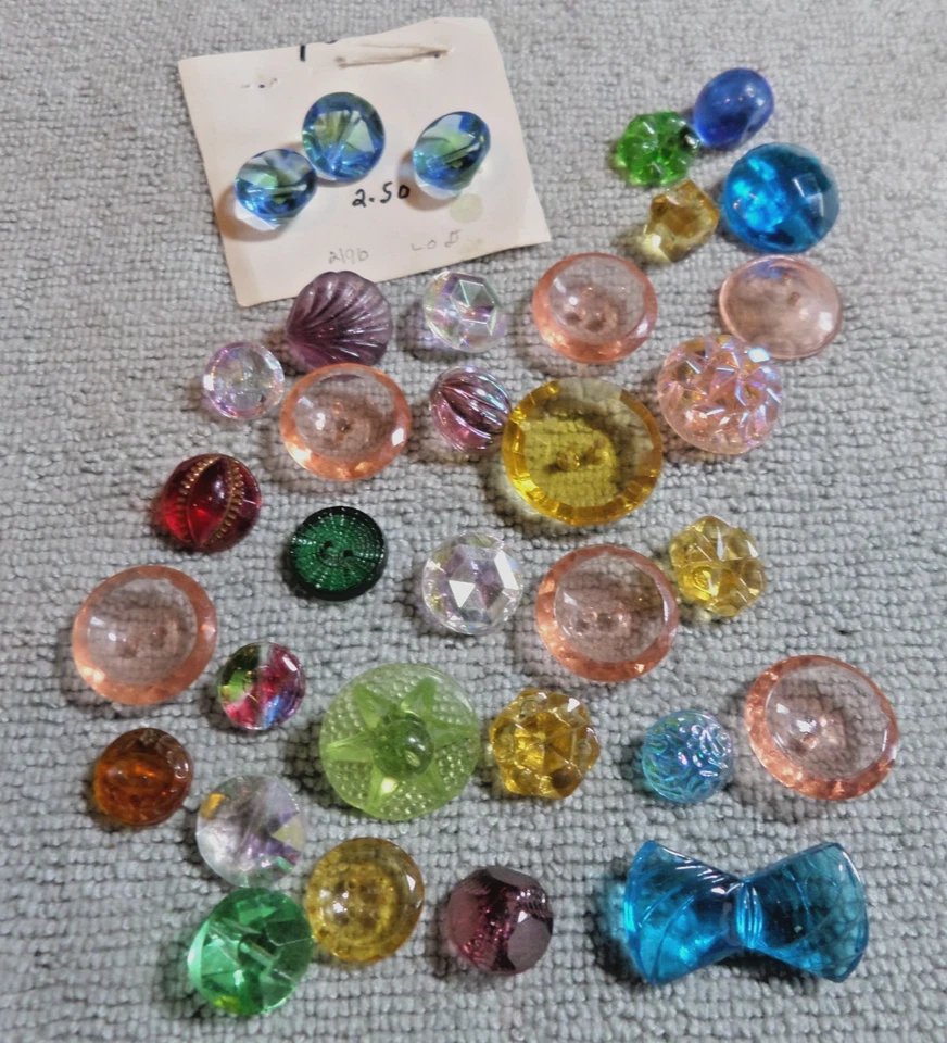 33 Vintage Antique Translucent Glass Picture Buttons - Image 2 of 4
