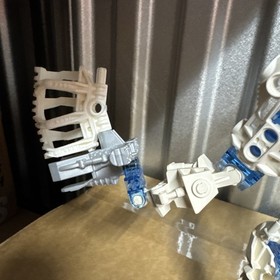 LEGO &bull; Bionicle &bull; Inika Toa Matoro &bull; 8732 &bull; Incomplete