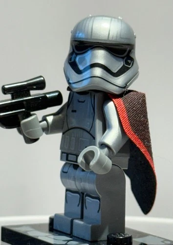 LEGO: Star Wars "Captain Phasma" Pointed Mouth Minifigure (sw0904)