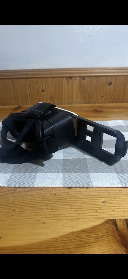 Utopia 360 Virtual Reality 3D Headset with Bluetooth Controller - Image 3 of 3