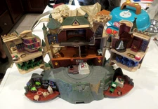 Harry Potter Hogwarts castle play set, 10-1/2 inches tall, Polly Pocket