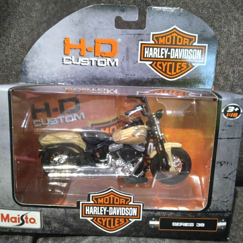 BRAND NEW! MAISTO 1:18 2008 FLSTSB CROSS BONES HARLEY DAVIDSON