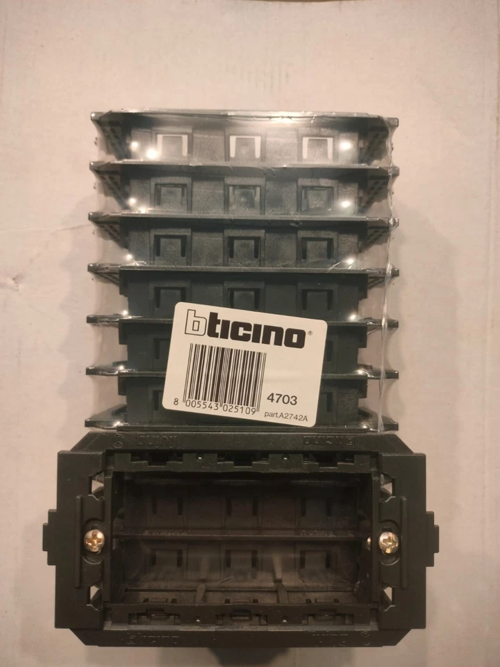 BTICINO BITICINO TICINO n. 10 SUPPORTI 3 POSTI art. 4703 NUOVI ORIGINALI BTICINO LIVING CLASSIC