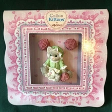 CALICO KITTENS BY PRISCILLA HILLMAN - SET OF PIERCED EARRINGS AND LAPEL PIN