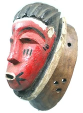 African Tribal Art - Ancient & Authentic Mask of the M'Blo Baoulé - 26 Cms