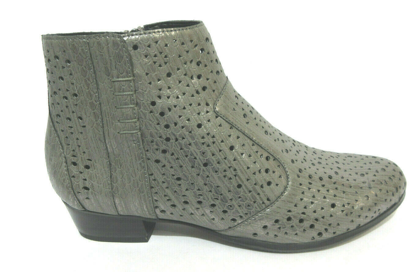 Gerry Weber Sommer Stiefeletten 50% Rabatt Leder silber grau Wechselfußbett | Zart
Gerry Weber Sommer Stiefeletten 50% Rabatt Leder silber grau Wechselfußbett | Zart