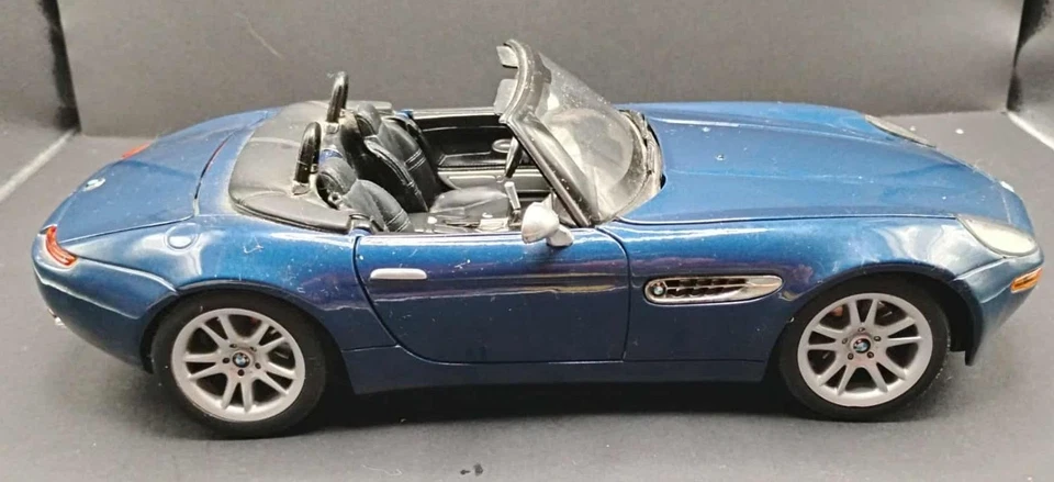 Maisto BMW Z8 1:24 Dark Blue Convertible Special Edition Diecast Car - Image 2 of 4