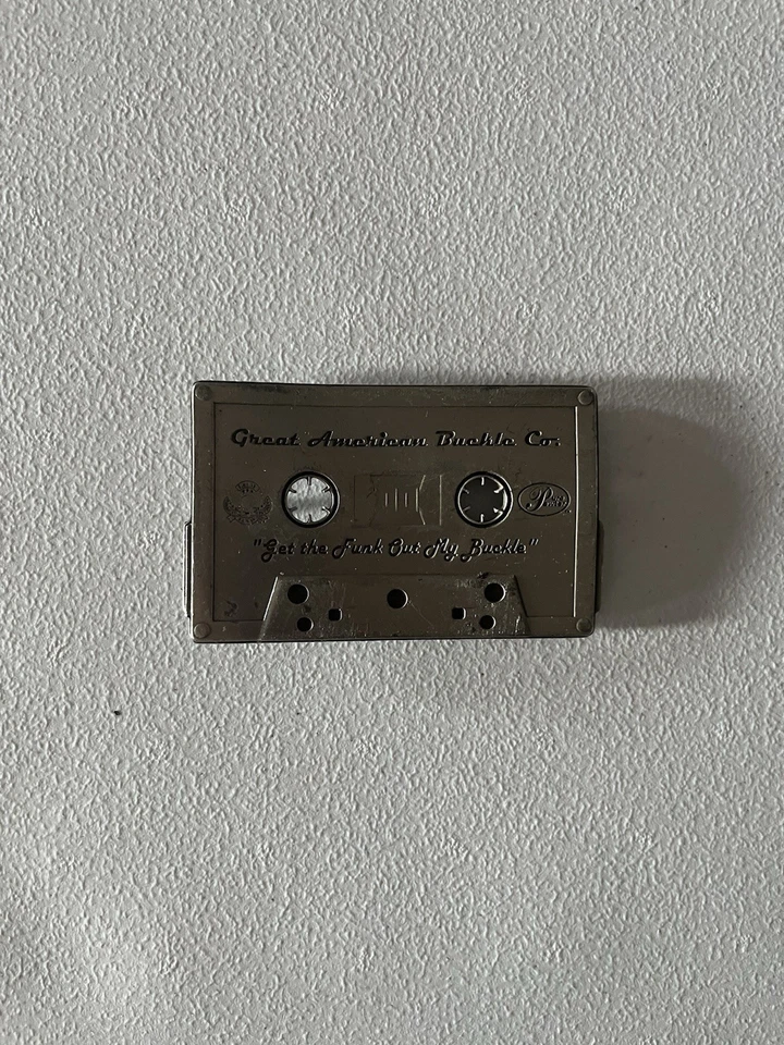 De colección Y2K Great American Buckle Co. Hebilla de cinturón de cinta de casete diseño retro Foto 2 de 4