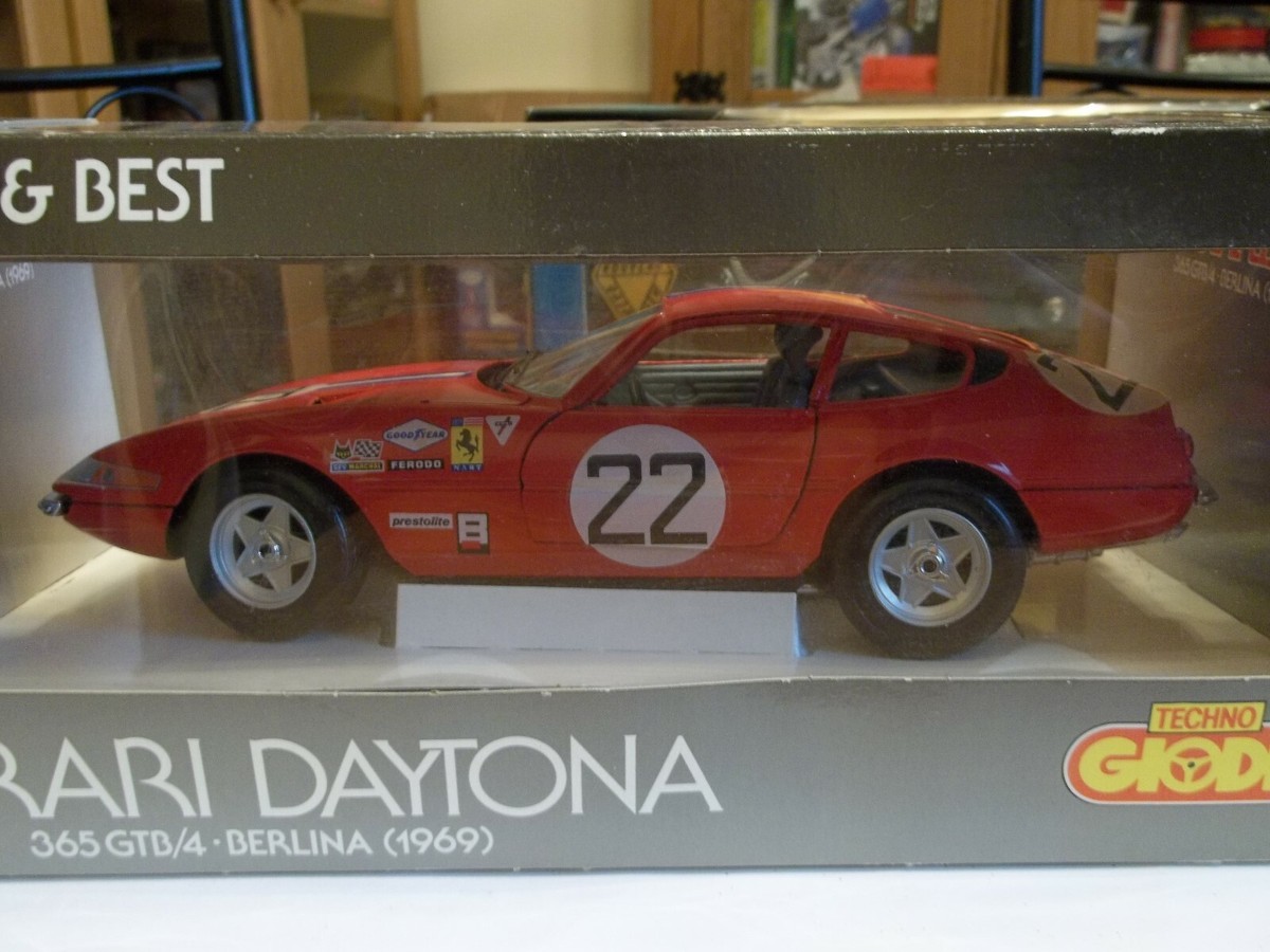ミニカー FERRARI 365 GTB/4 DAYTONA 1/18 GIODI $_57.JPG?set_id=8800005007