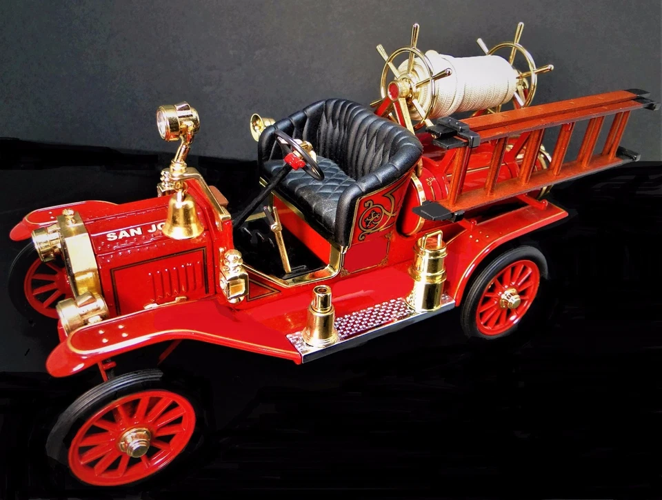 Vintage Classic Antique Red Fire Engine Truck Metal Dream Model Car Pickup Promo - Image 3 of 4